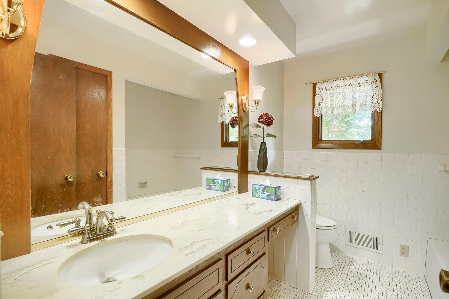 Upper level full bath