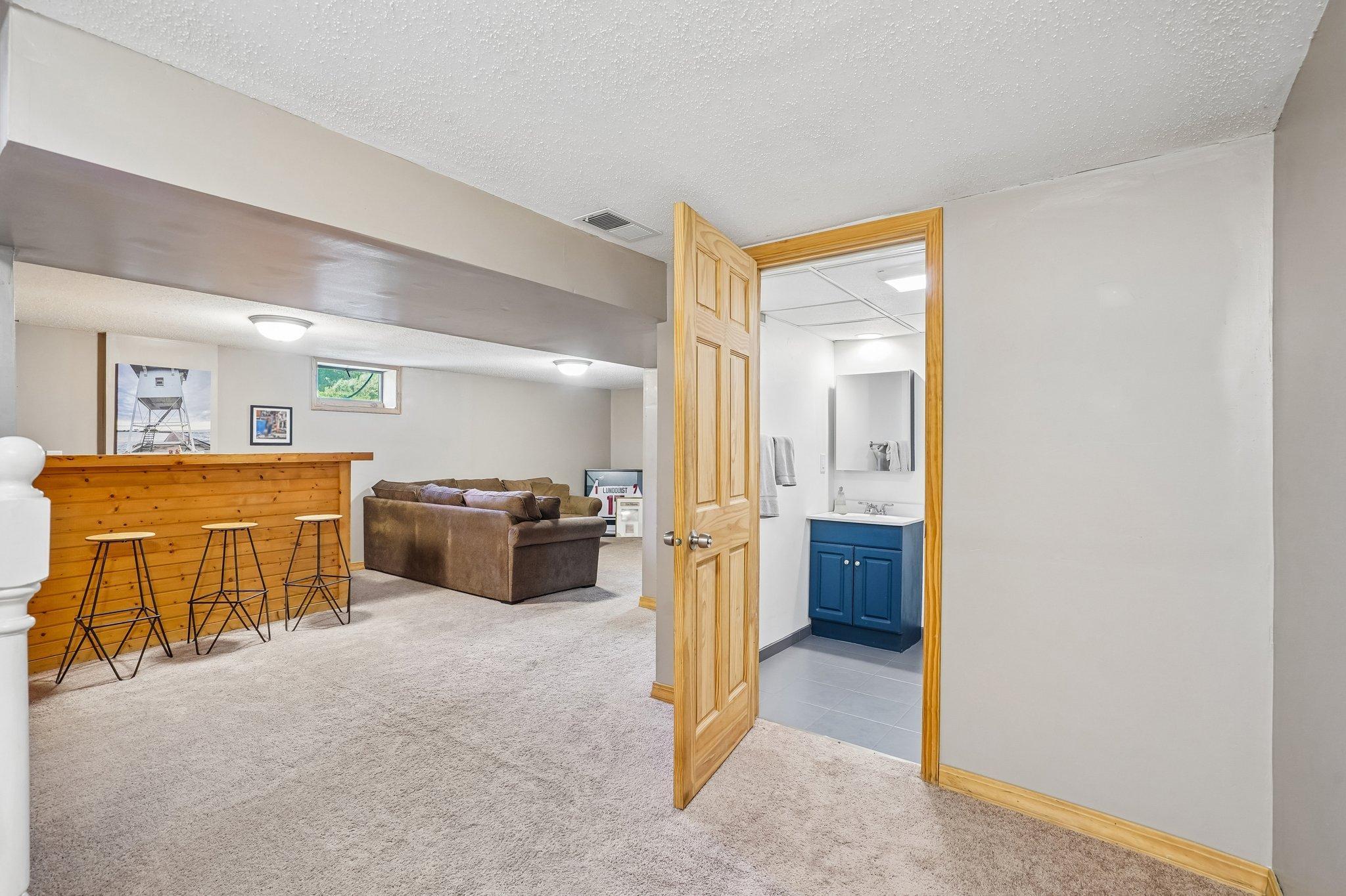 27-web-or-mls-Terrace Dr-S1807-027.jpg
