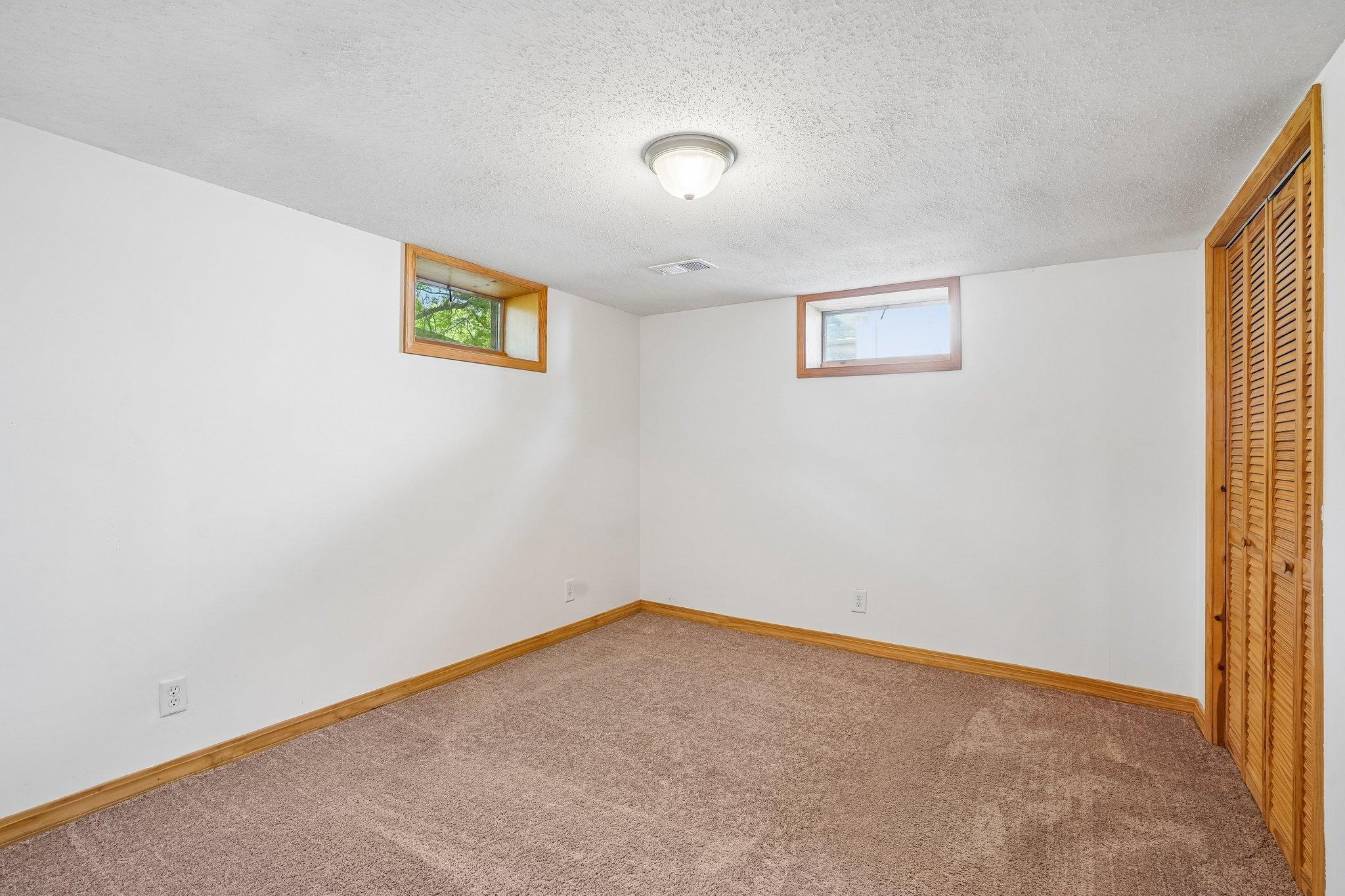 25-web-or-mls-Terrace Dr-S1807-025.jpg