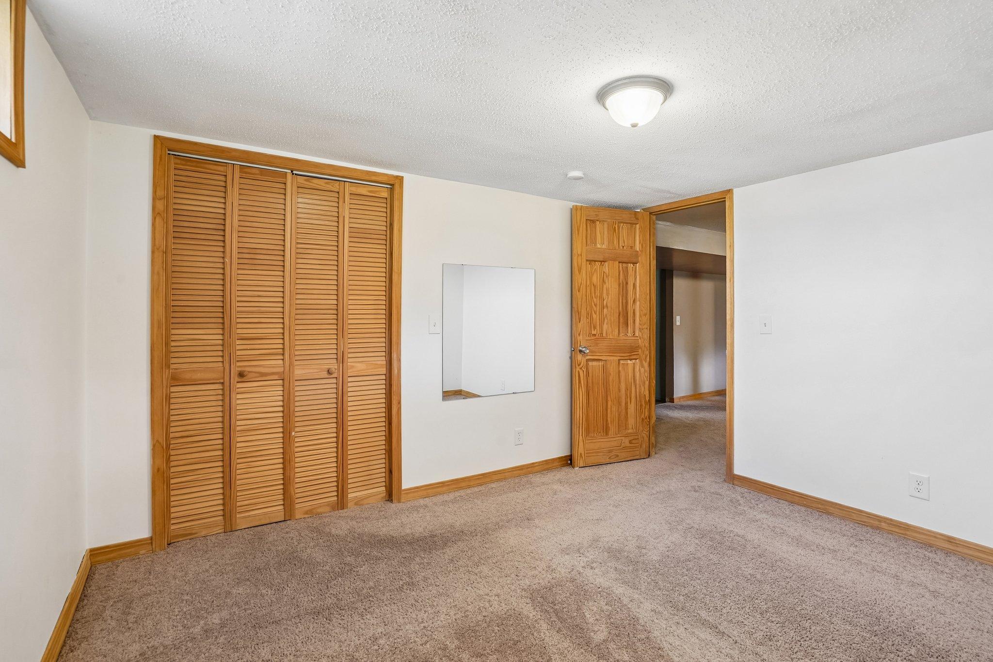 26-web-or-mls-Terrace Dr-S1807-026.jpg