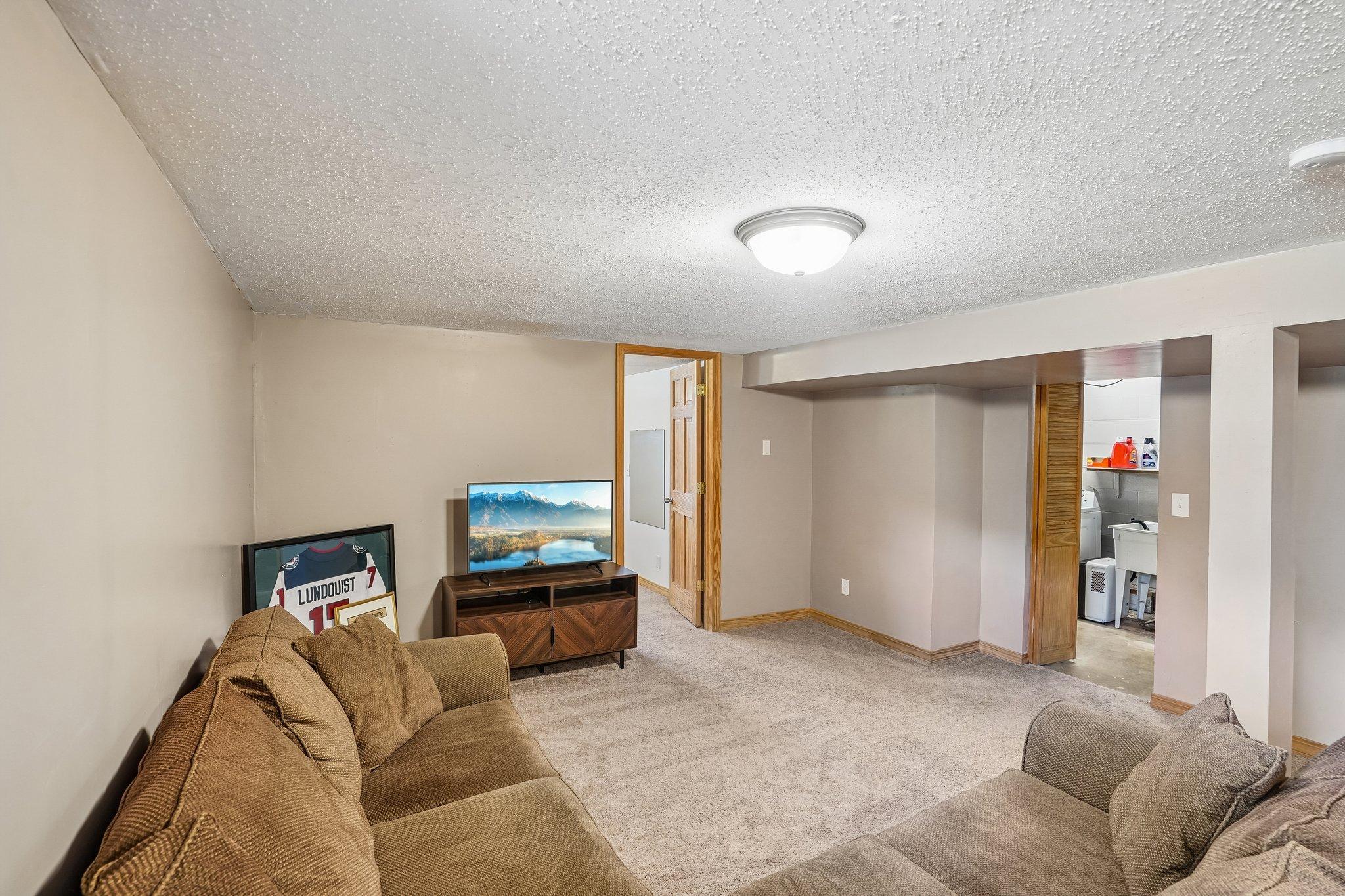 33-web-or-mls-Terrace Dr-S1807-033.jpg