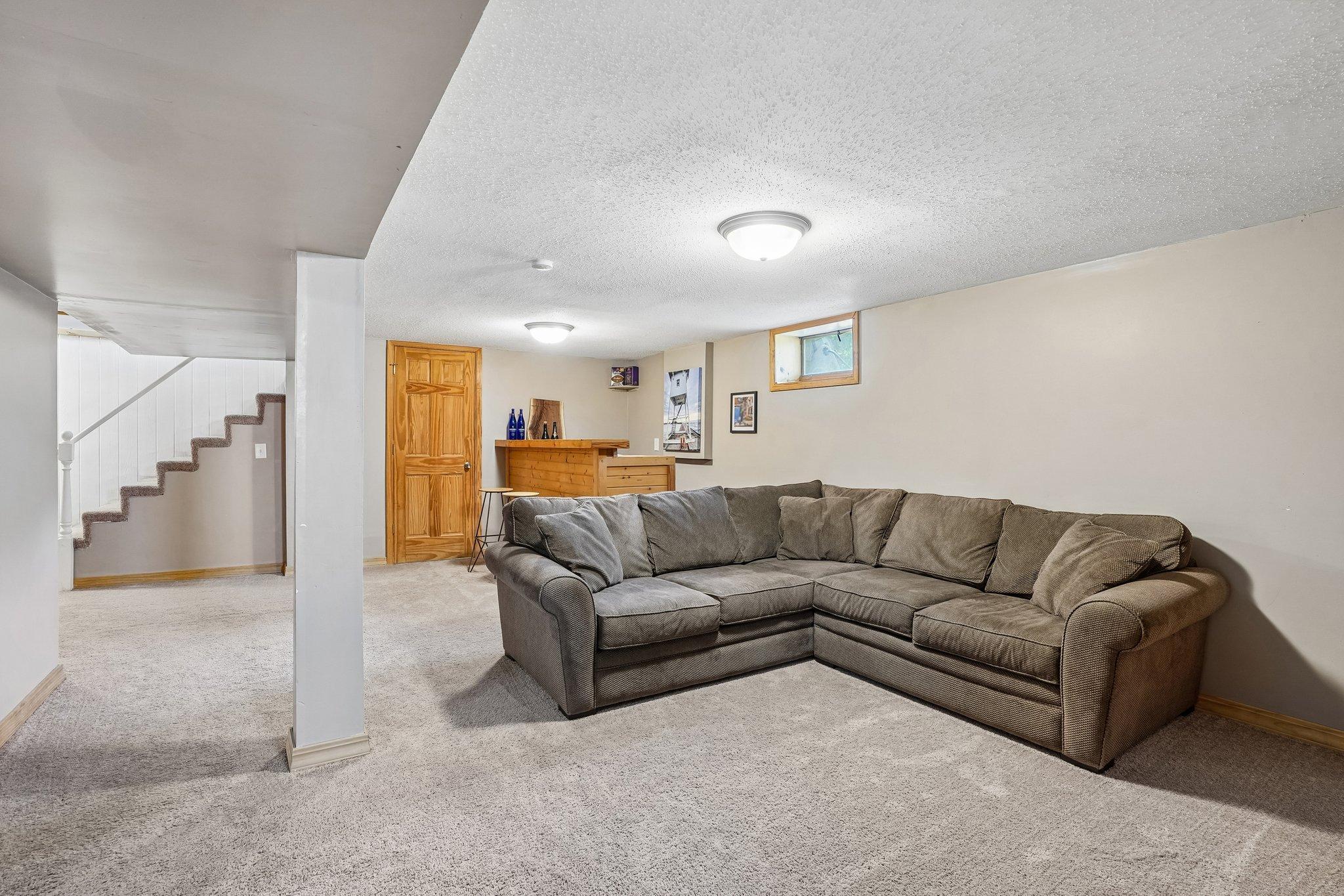 35-web-or-mls-Terrace Dr-S1807-035.jpg