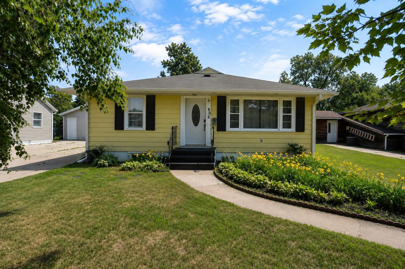 Charming Staples home!