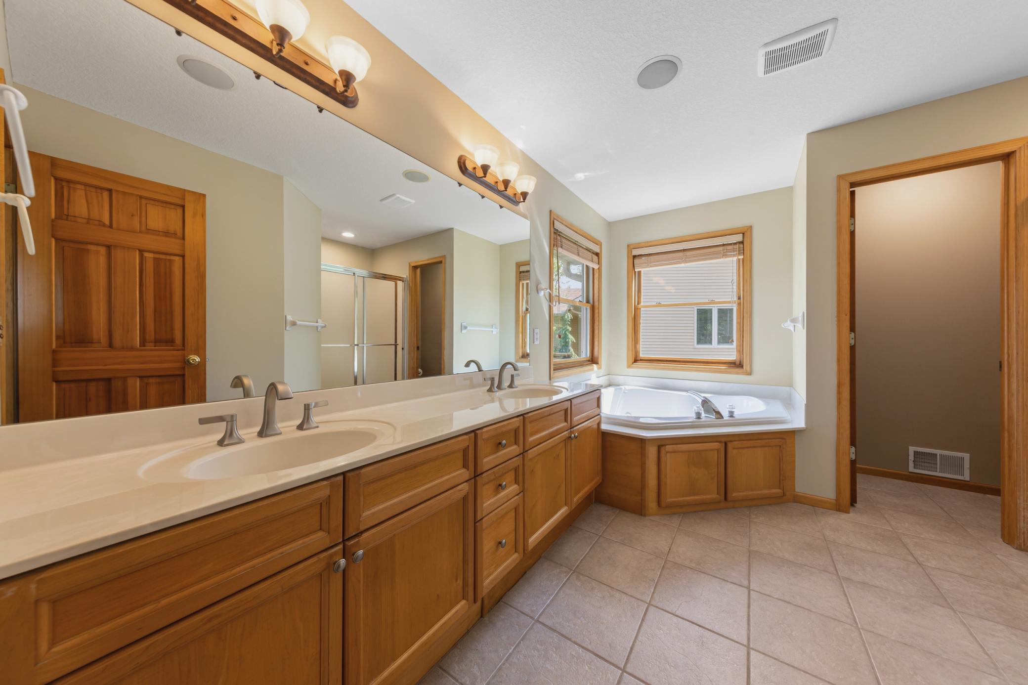 Main Bathroom Detail