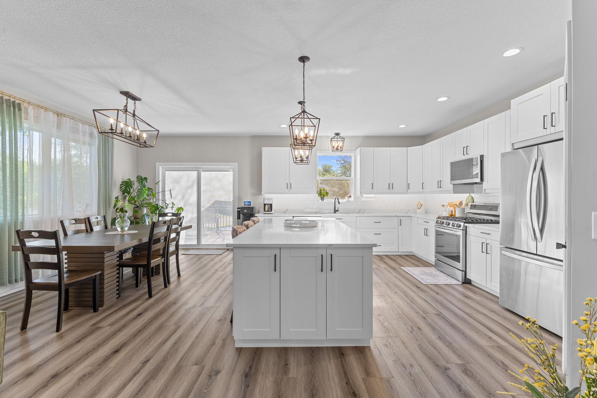 kitchen dining.jpg