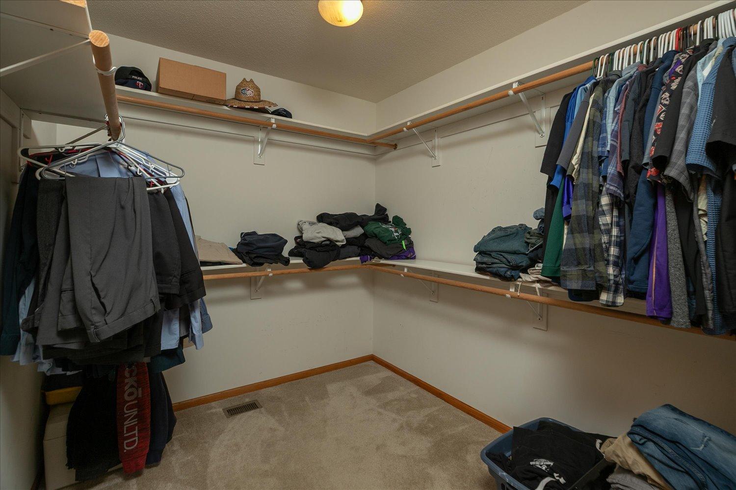 29-29-Walk in Closet.jpg