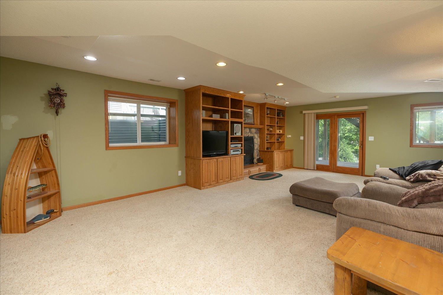 20-20-Family Room.jpg