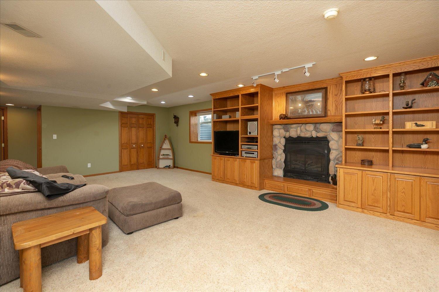 22-22-Family Room.jpg