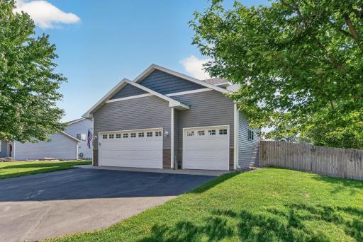 3-car heated garage. Every Minnesotan's dream.
