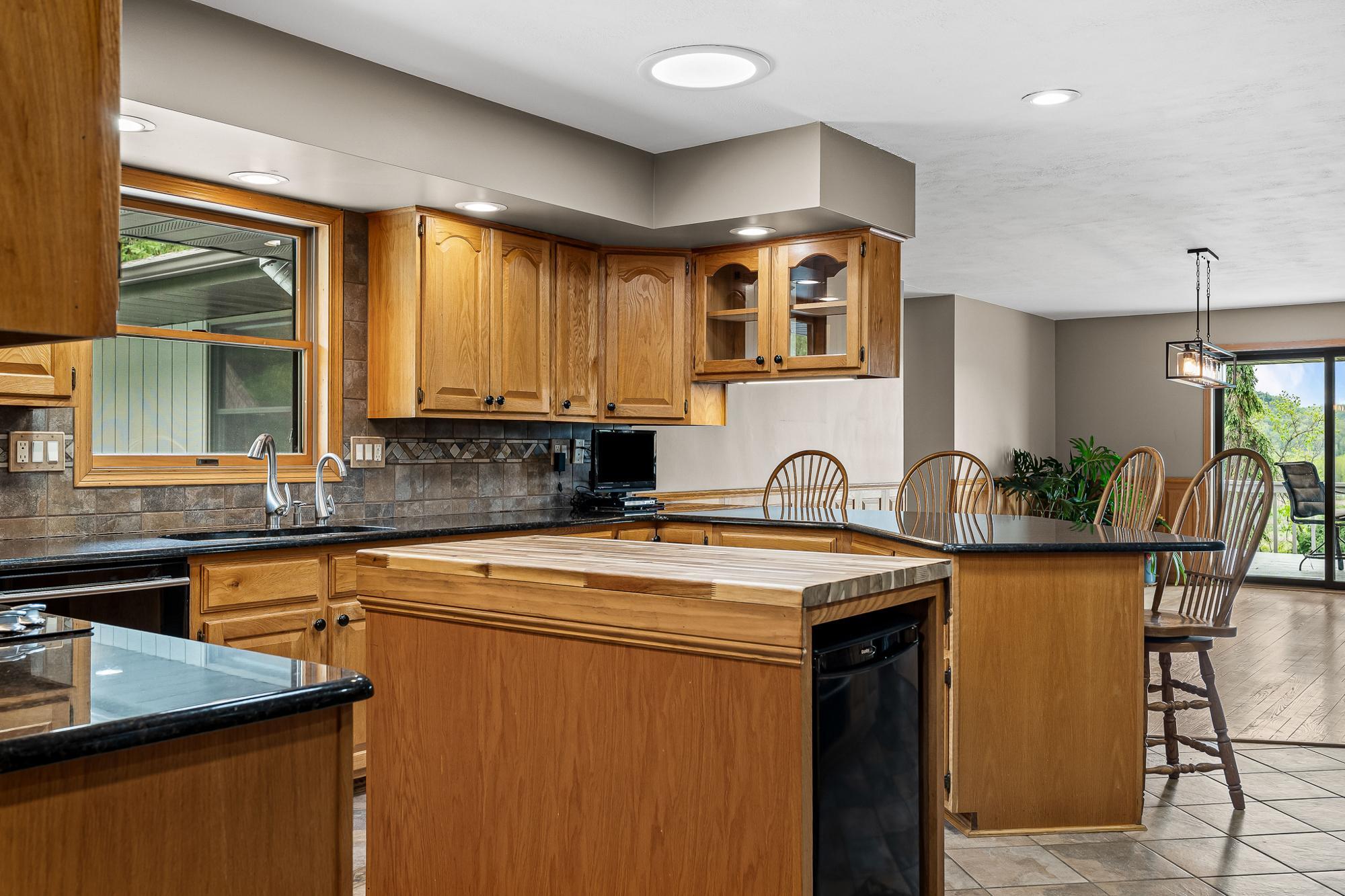 Kitchen 2.jpg