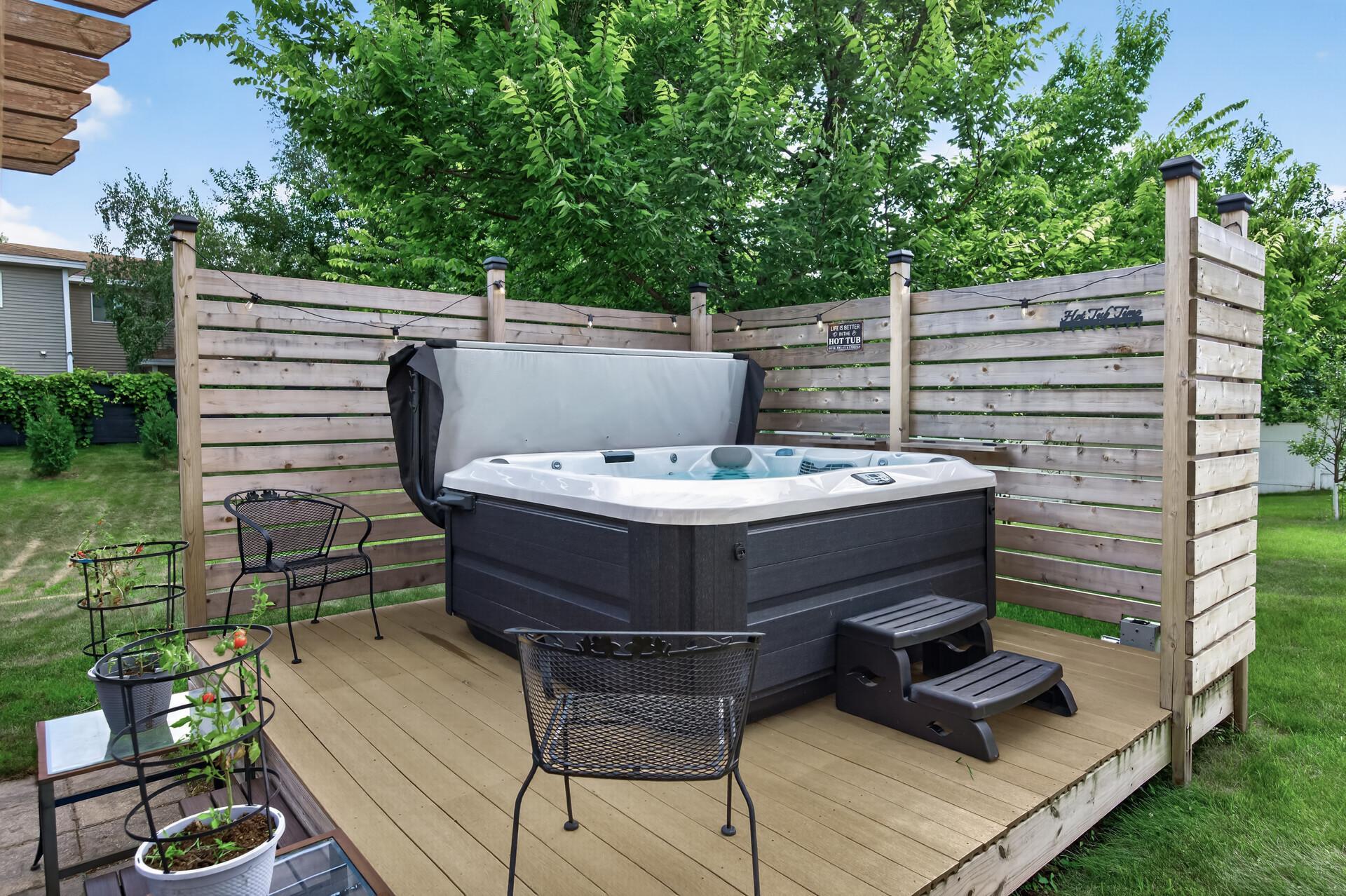 Outdoor Deck and Jacuzzi
