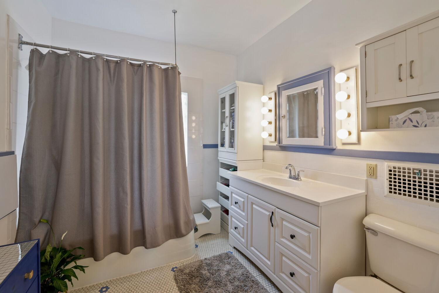 Large full bath on main floor