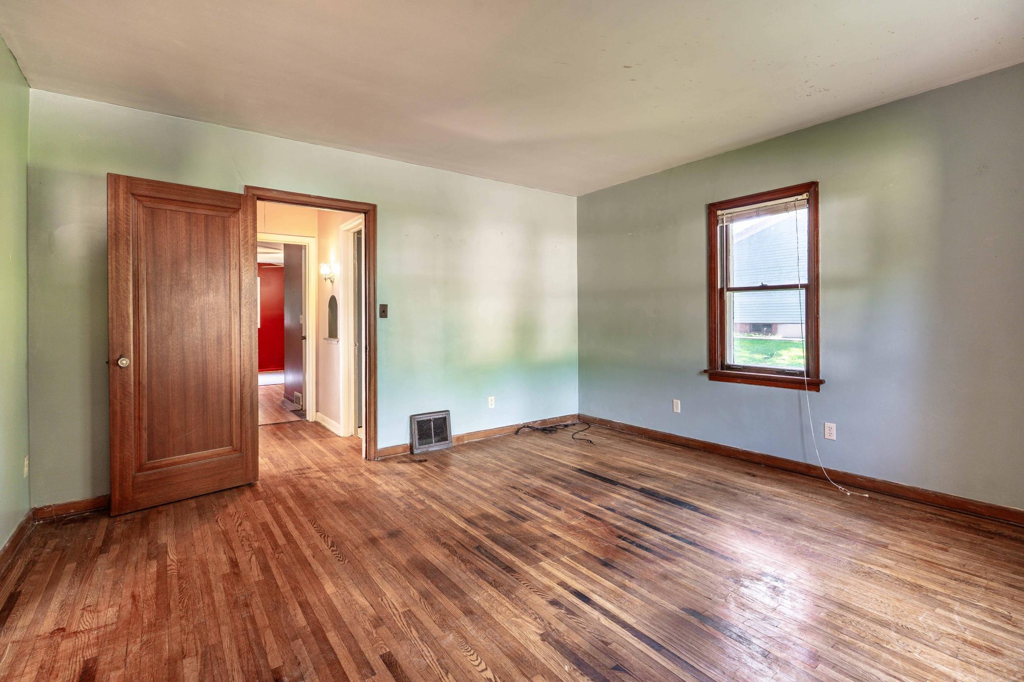 211 5th St SE PR-202.jpg