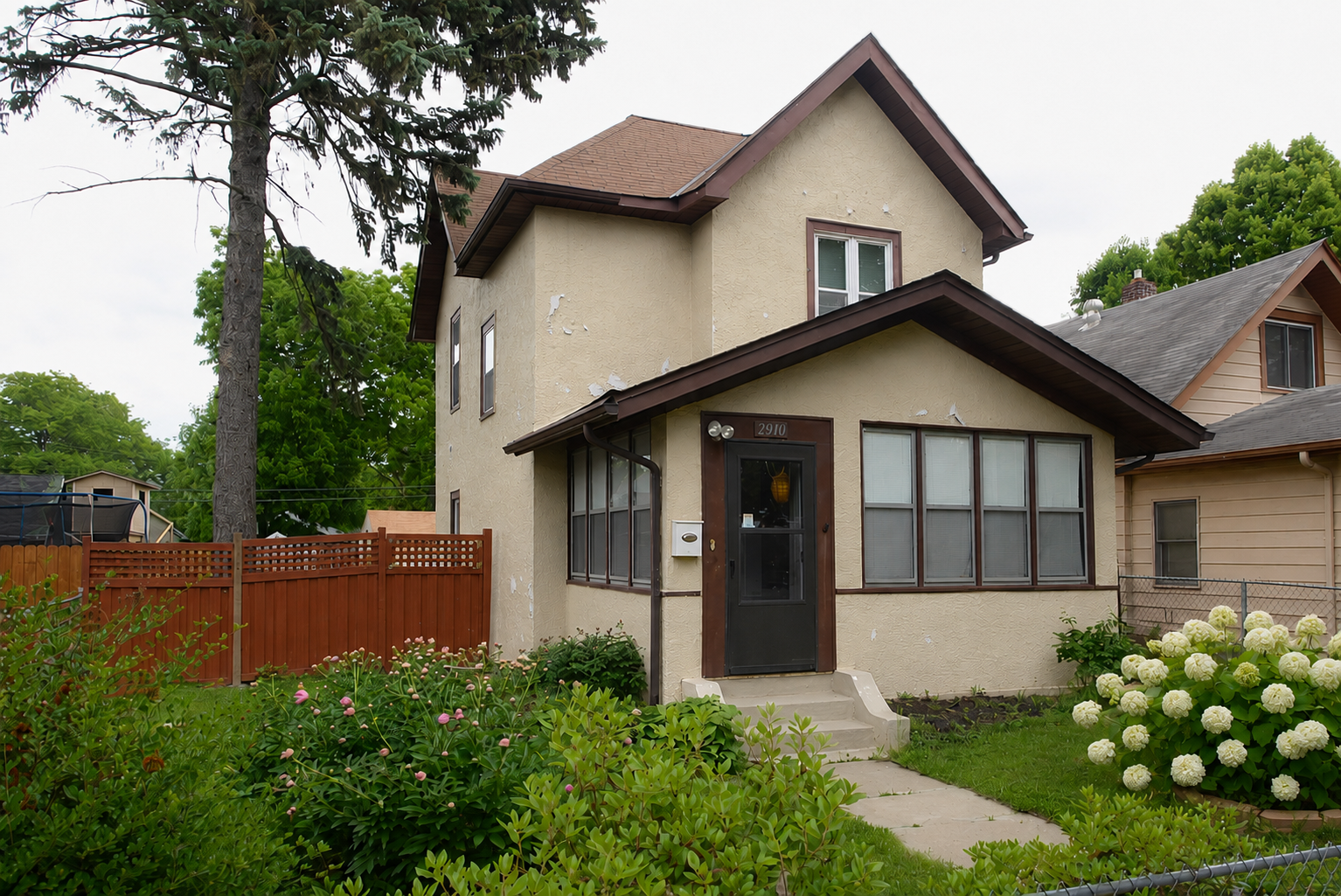 2910 Russell - front
