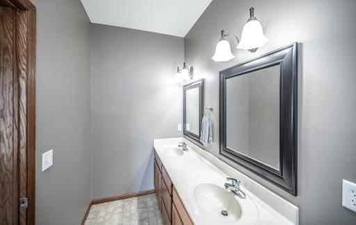 031-028-Primary Bath-1500x947.jpg
