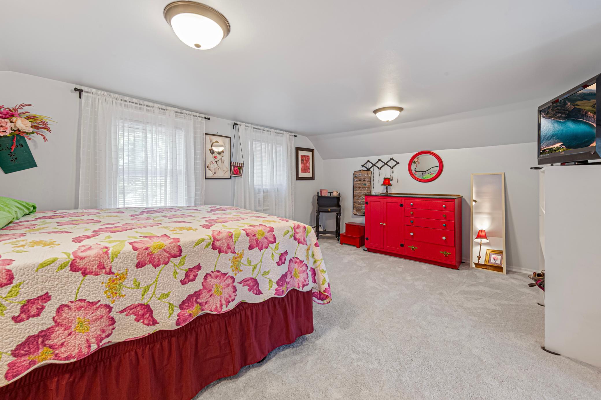 35_34 main bedroom.jpg