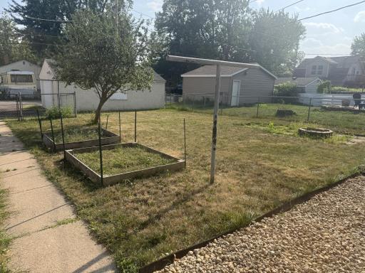 1874 Hawthorne Avenue E, Saint Paul, MN 55119