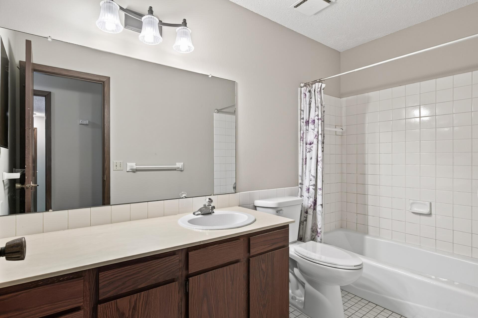 Upper level full bathroom