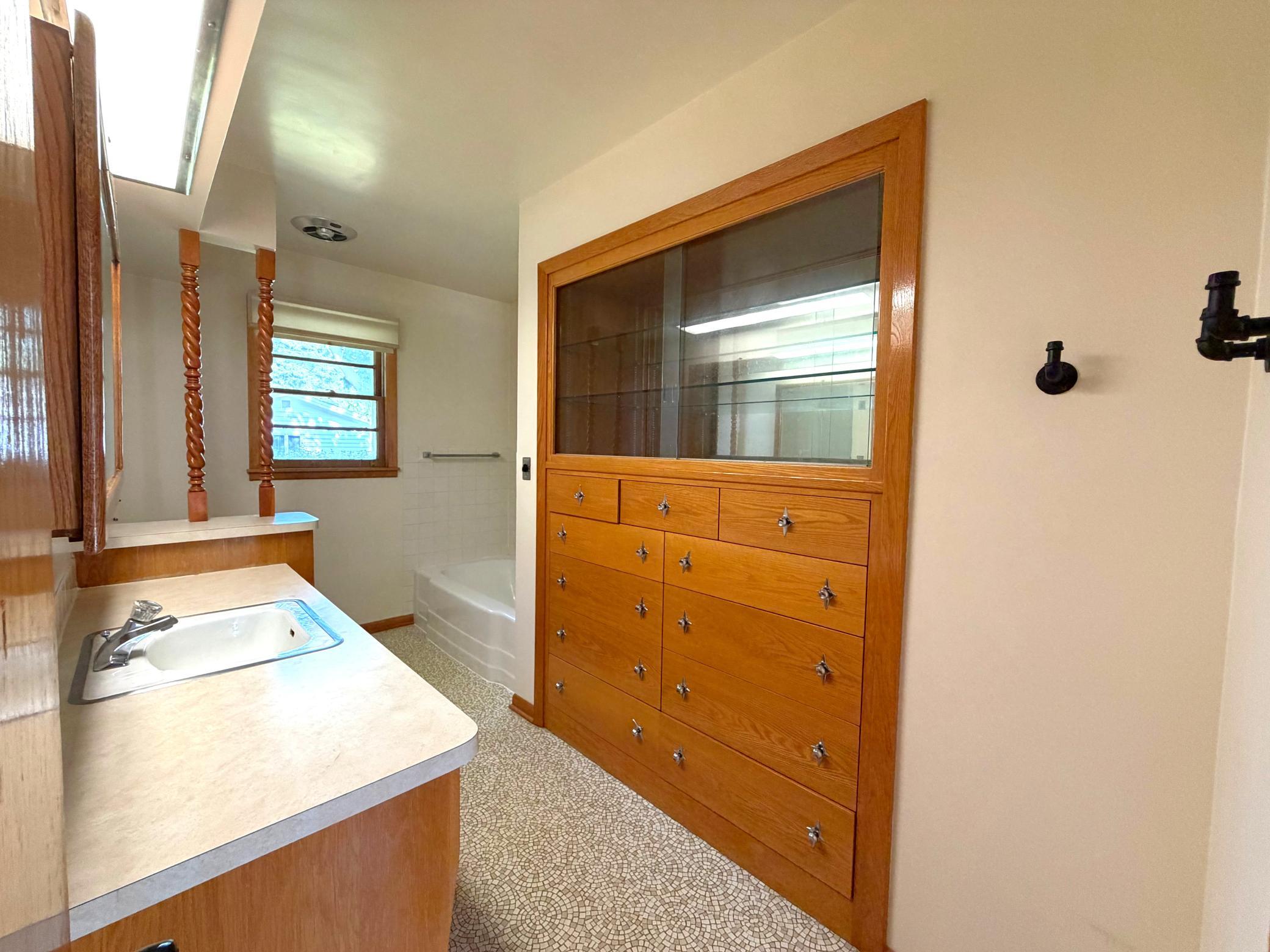 Main floor full bath