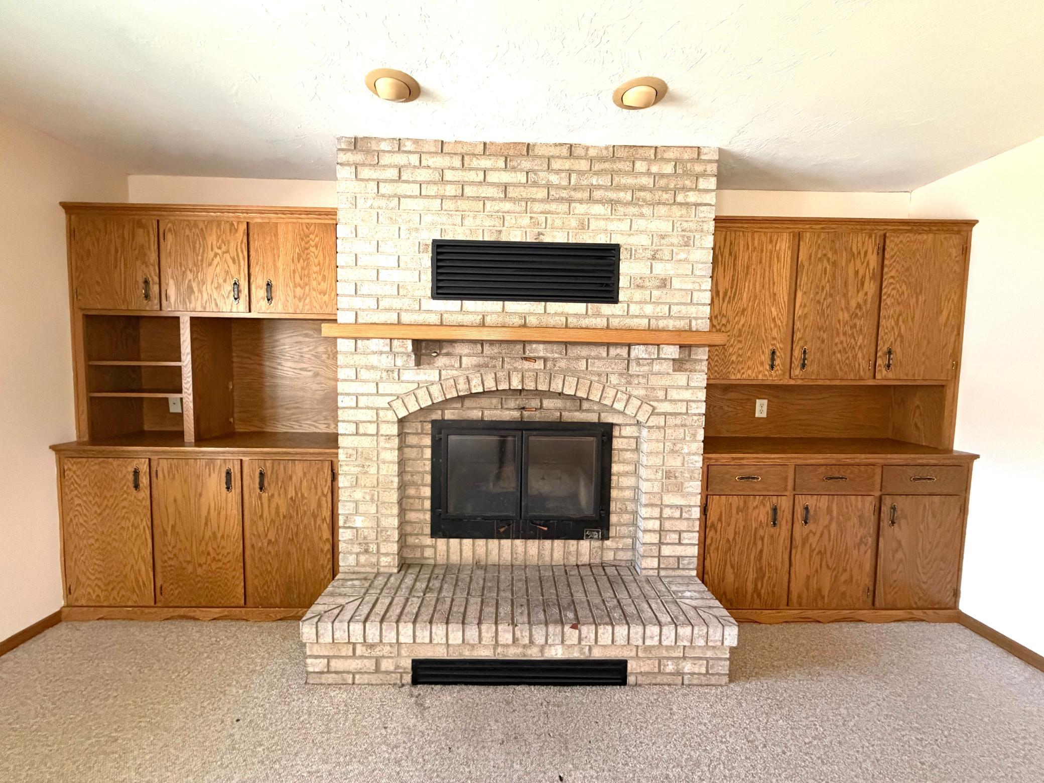 Fireplace with built in's