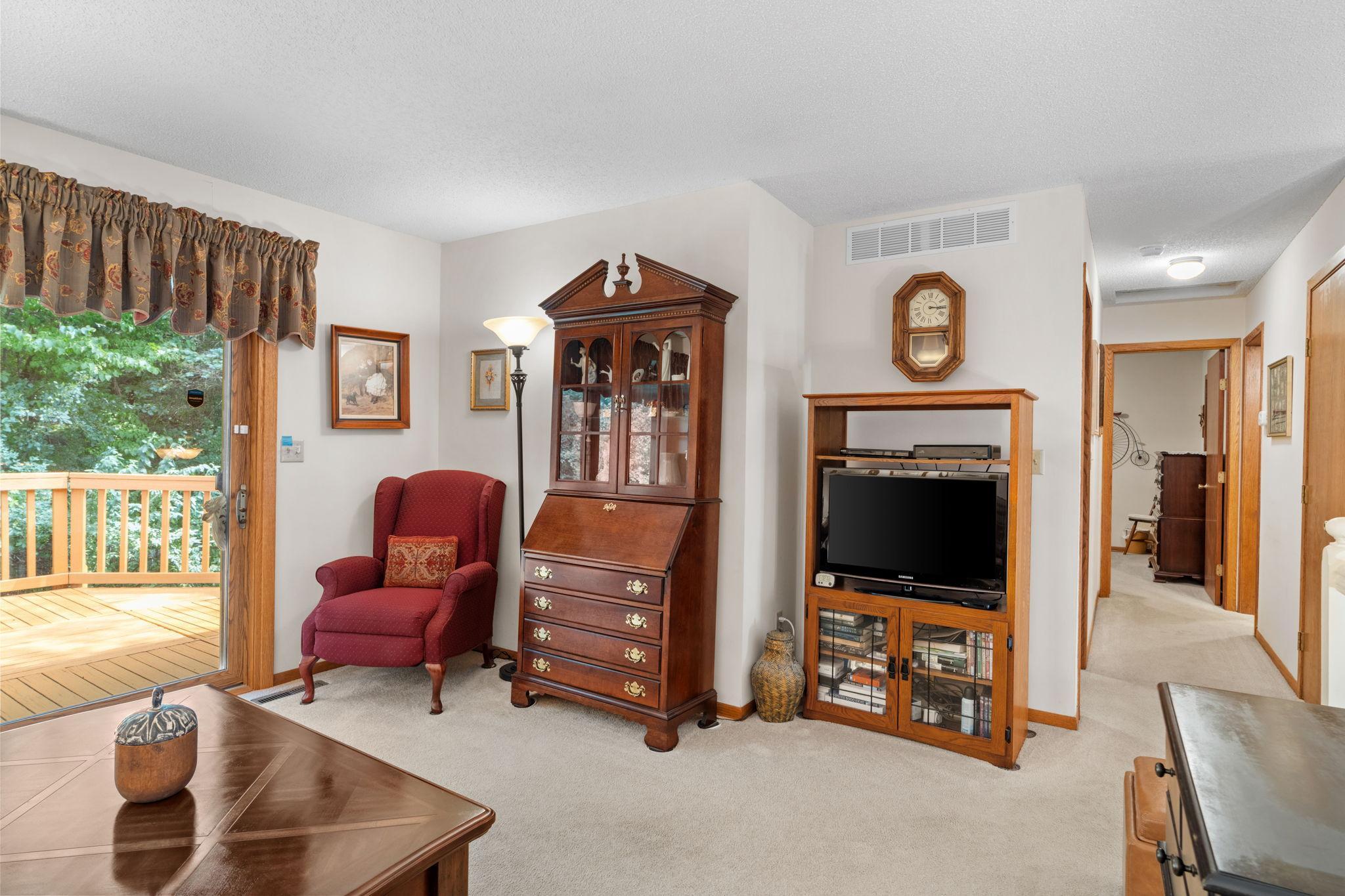 24-web-or-mls-13520 Havelock Trail-24.jpg