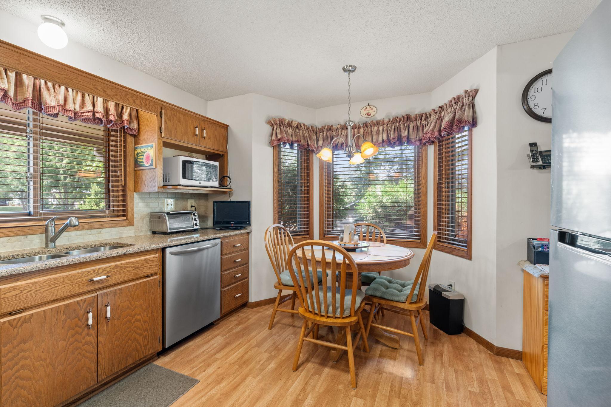 14-web-or-mls-13520 Havelock Trail-14.jpg