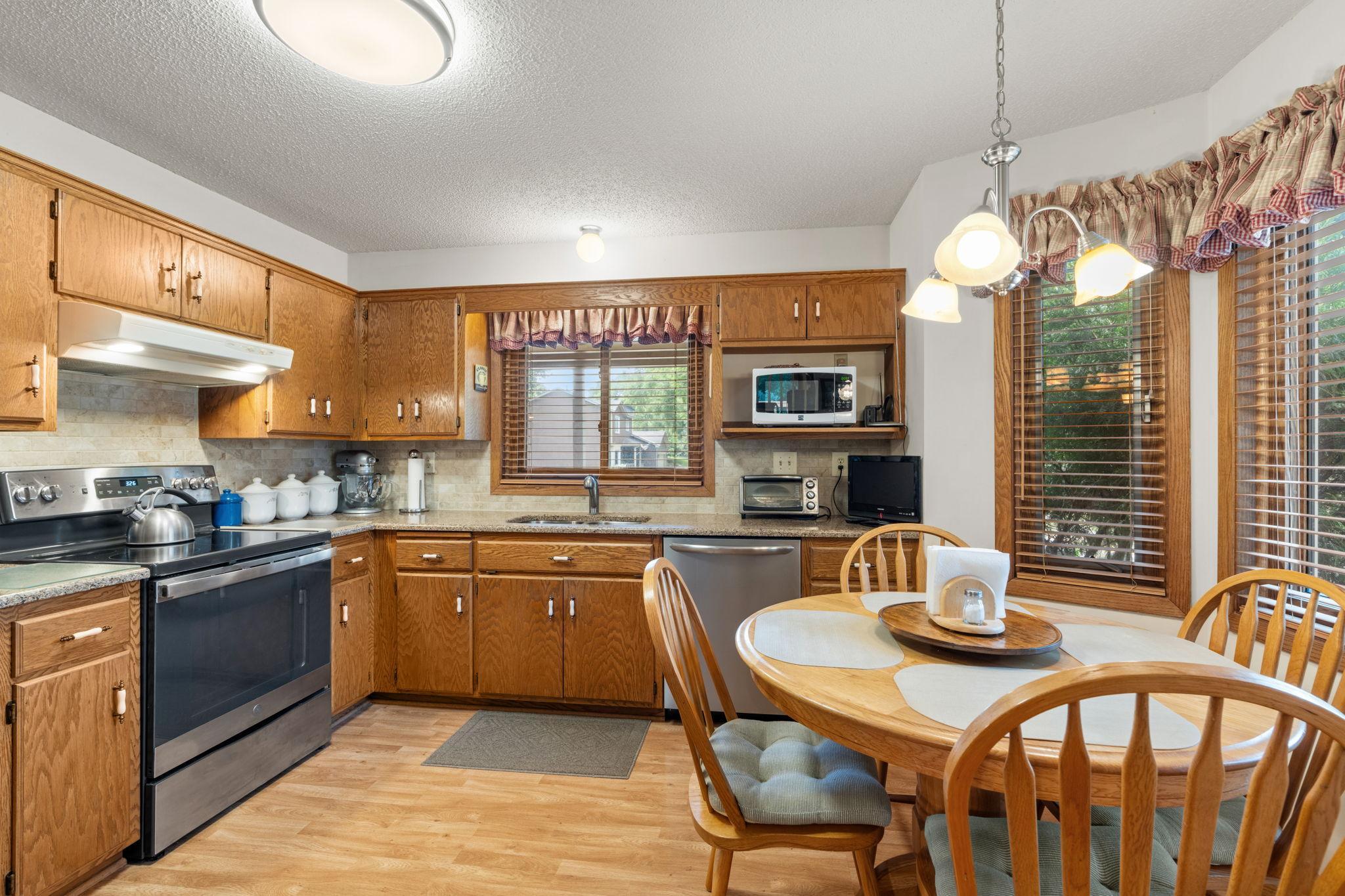 13-web-or-mls-13520 Havelock Trail-13.jpg