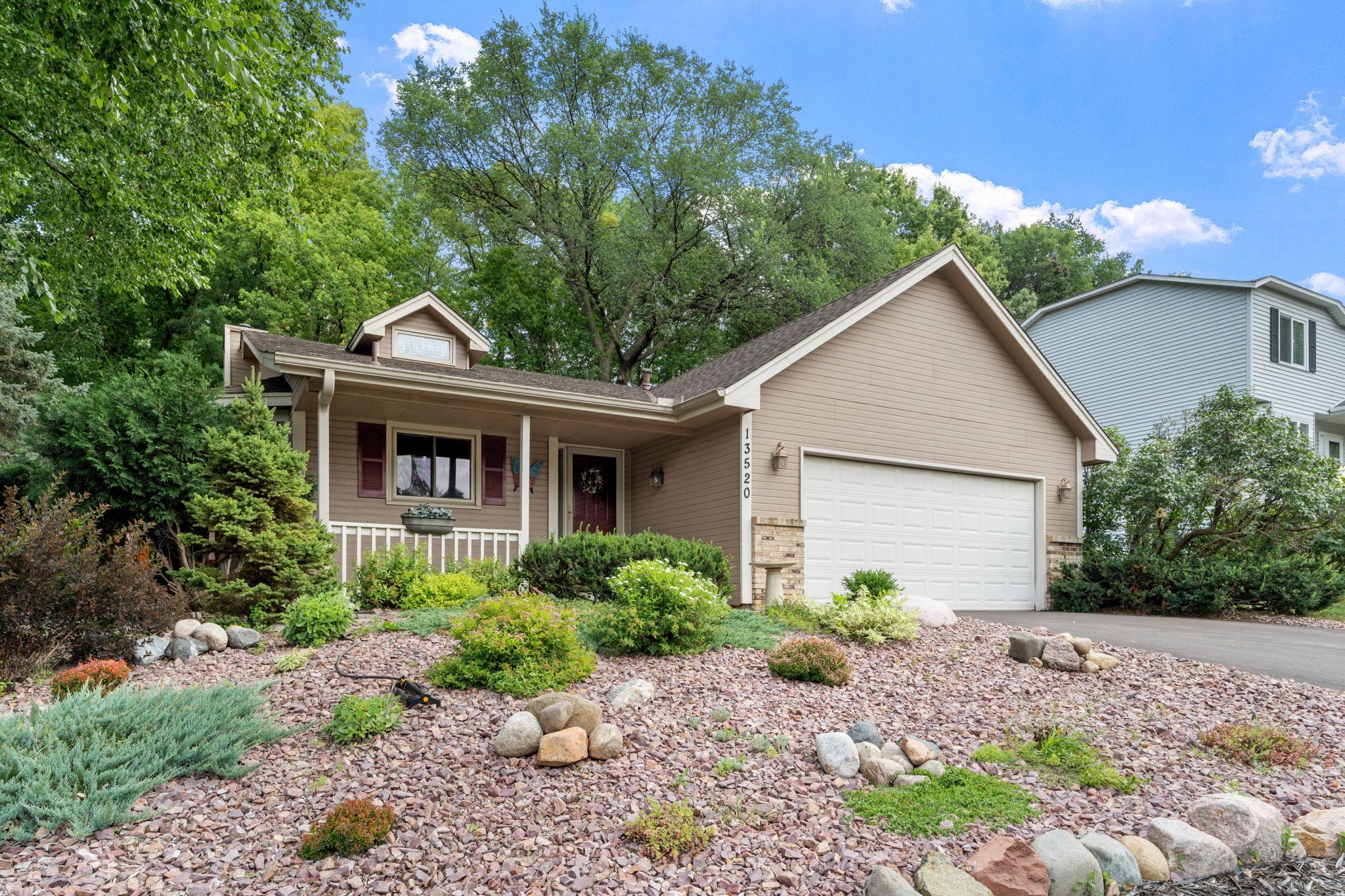 3-web-or-mls-13520 Havelock Trail-2.jpg