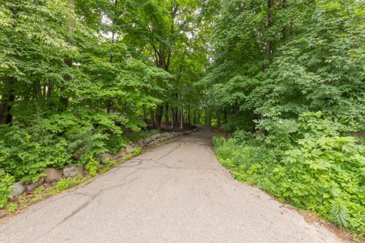 9991 Dell Road, Eden Prairie, MN 55347