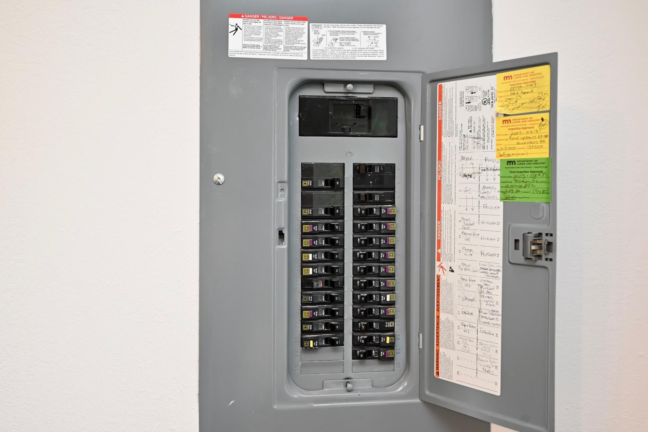 29 Electrical Panel.jpg