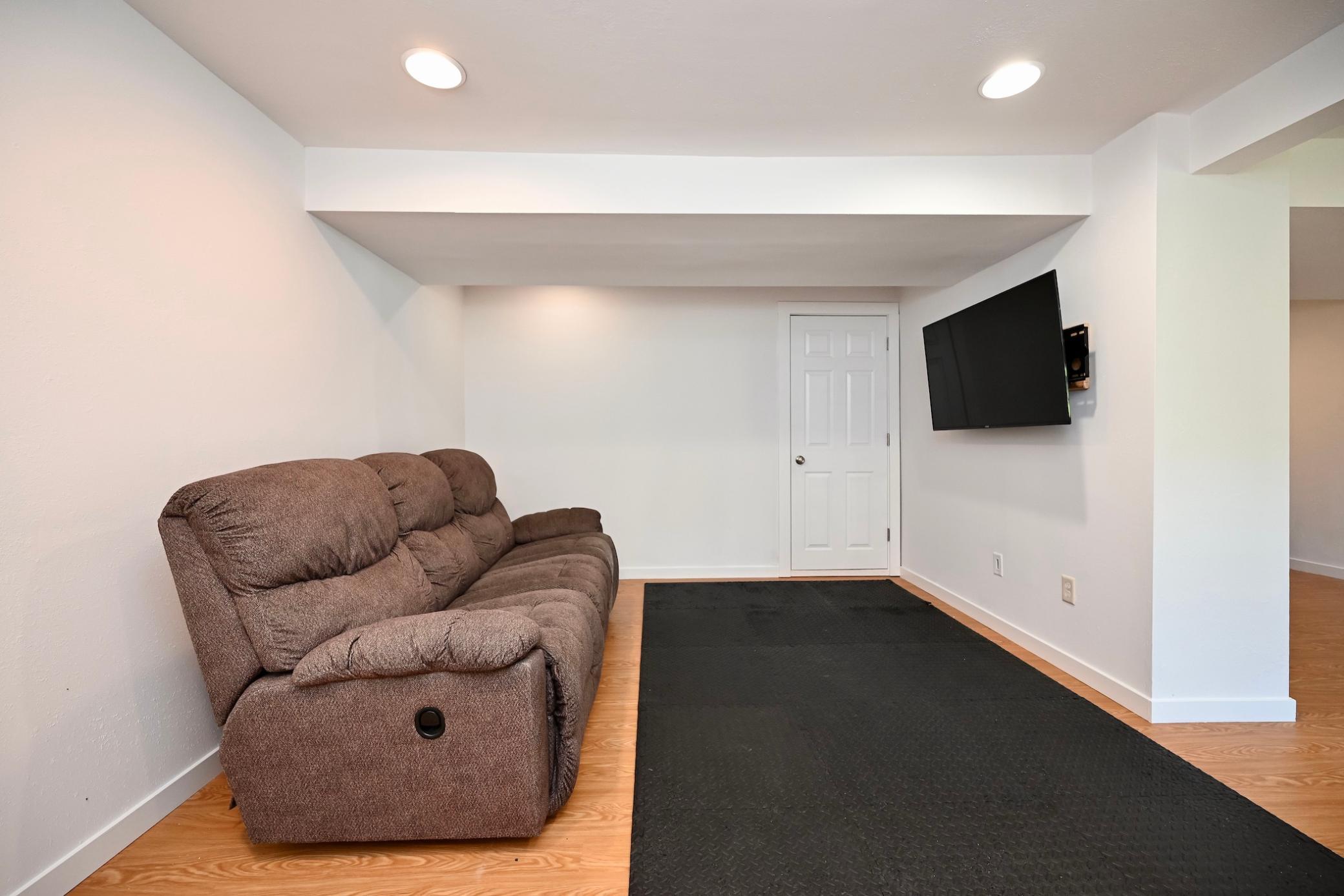 25 LL Family Room.jpg