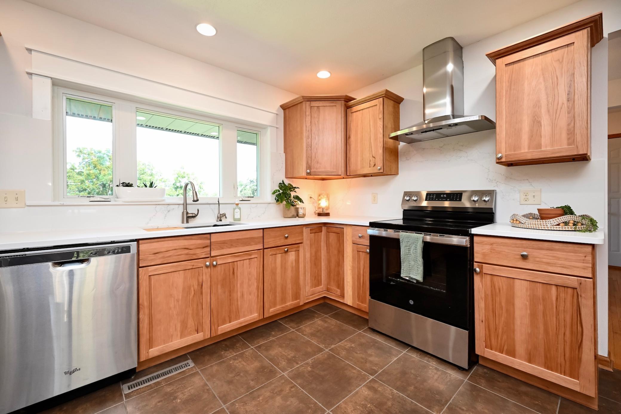 6 Kitchen II.jpg