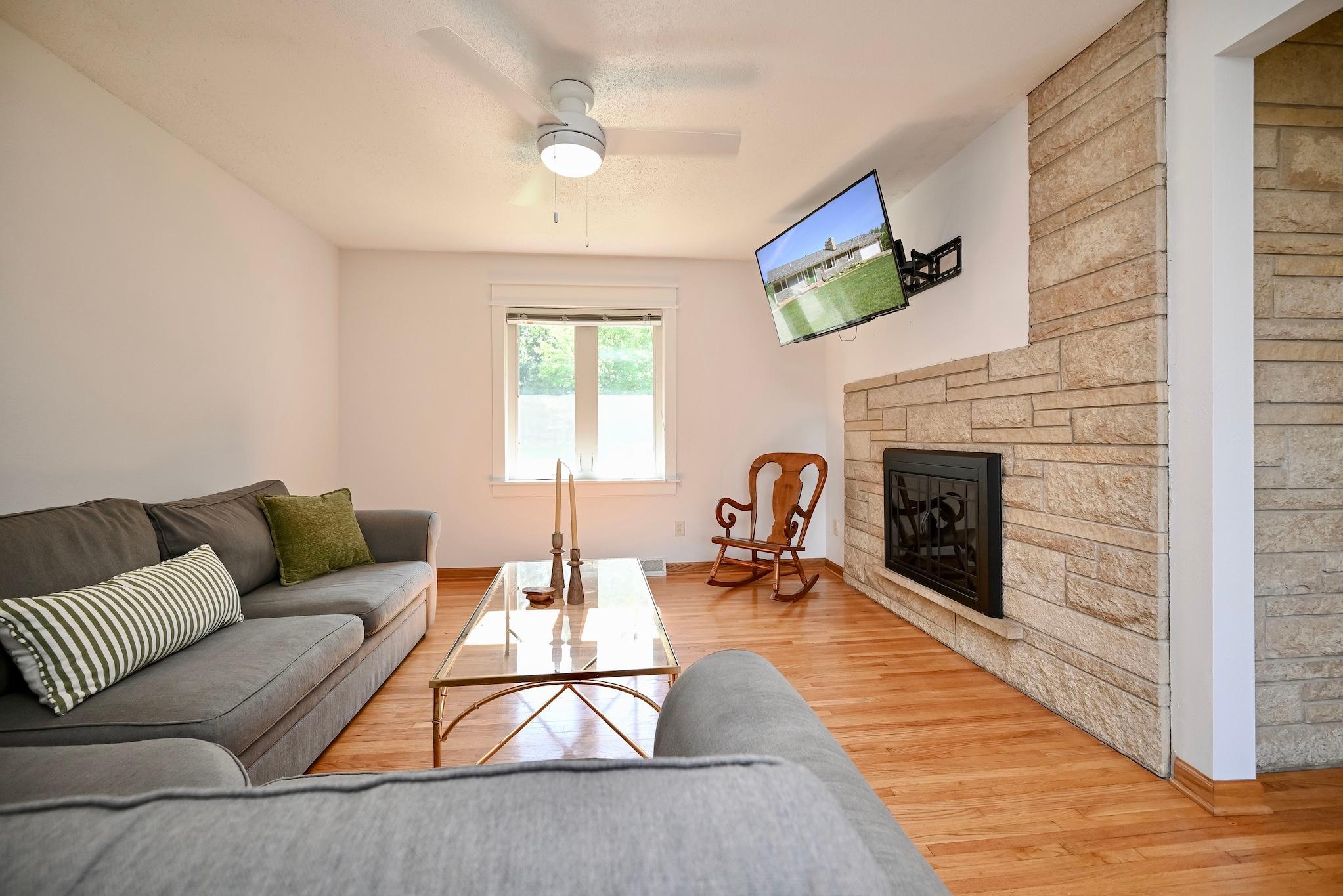 7 Living Room I.jpg