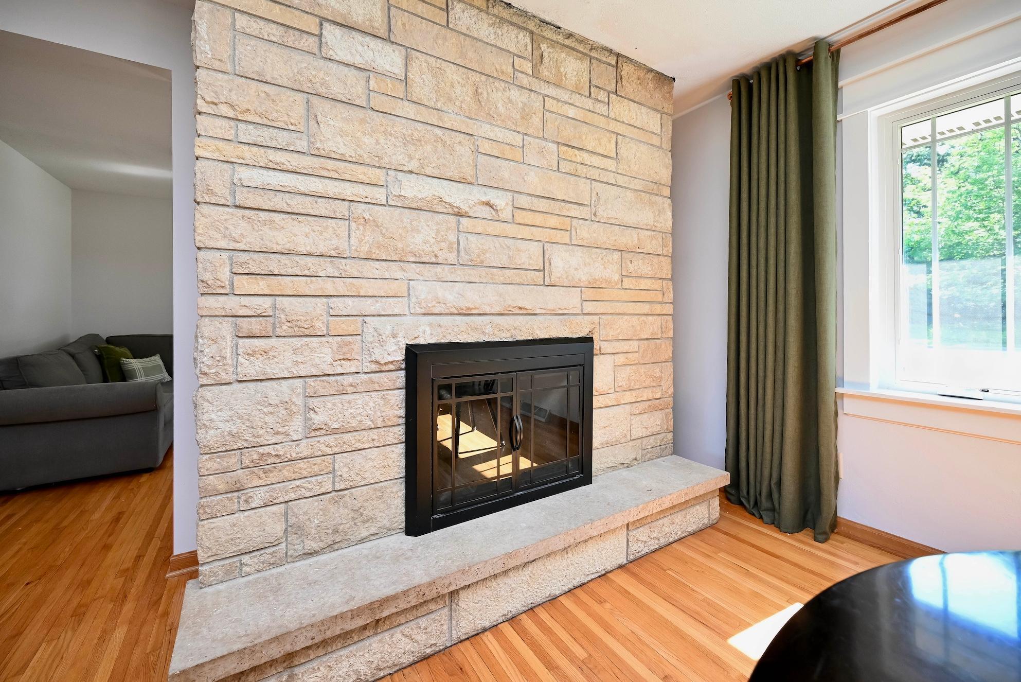 4 Dining Rm Fireplace.jpg