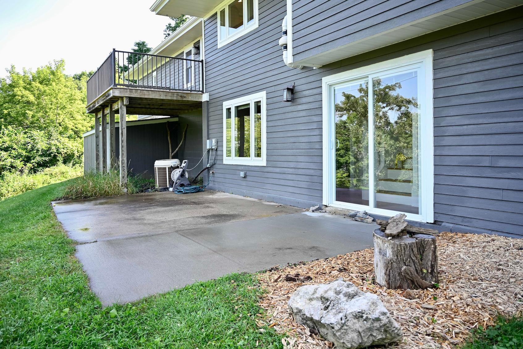 32 Back Patio.jpg