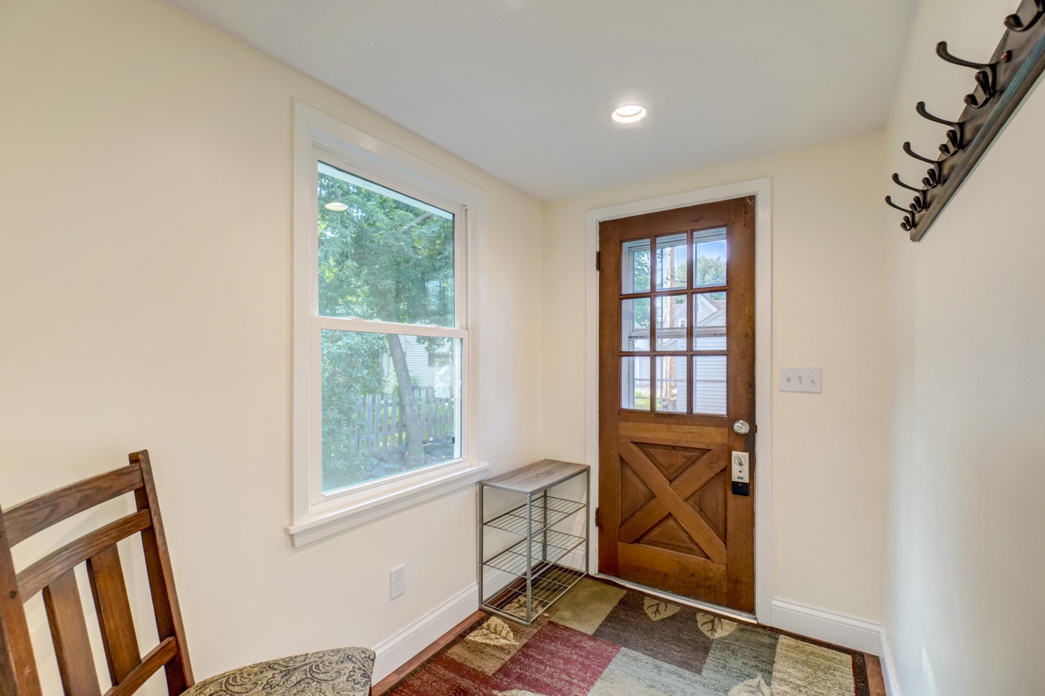 950 Juno Ave-32.jpg