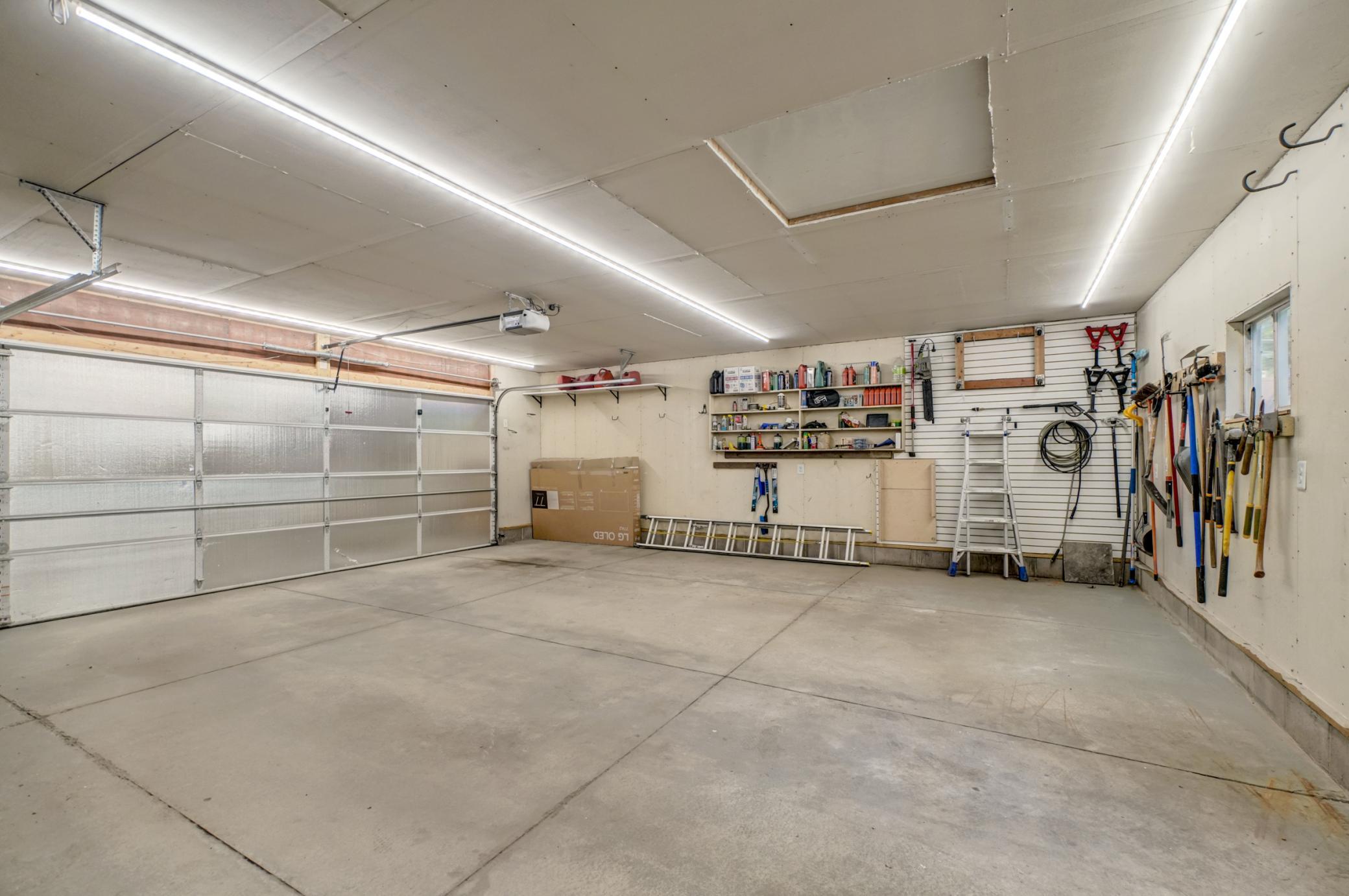 950 Juno Ave-64.jpg