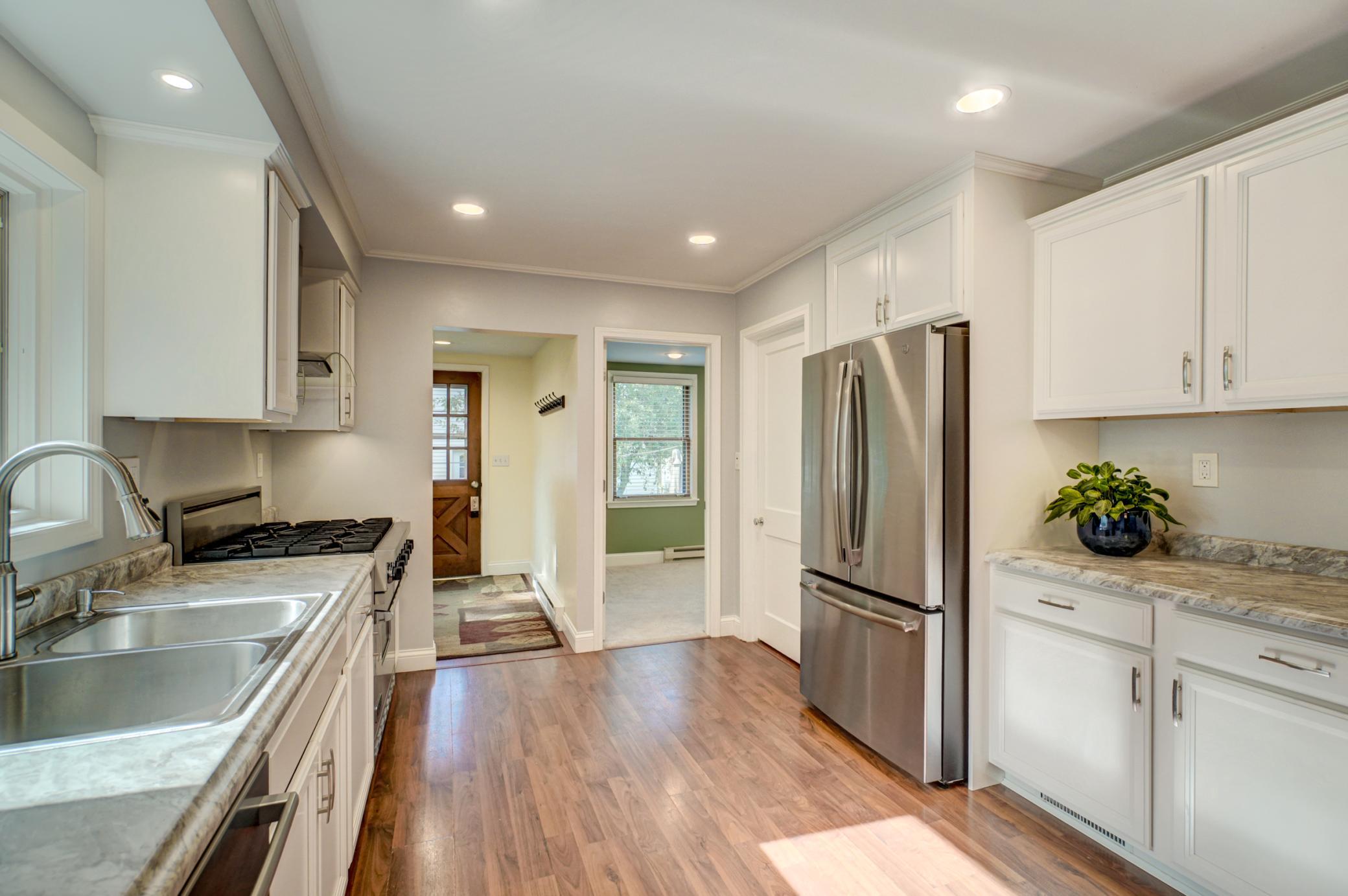 950 Juno Ave-29.jpg
