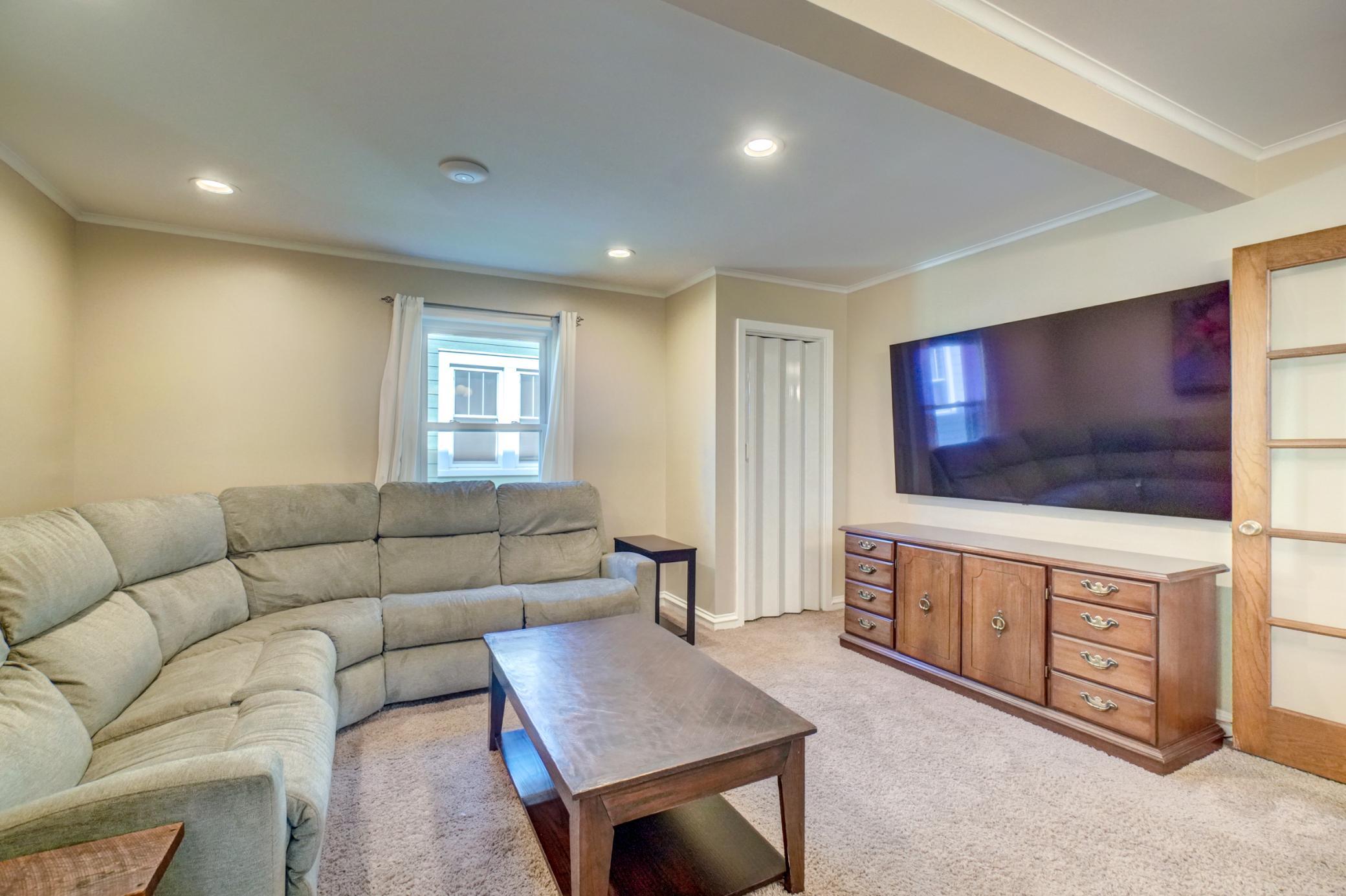 950 Juno Ave-17.jpg