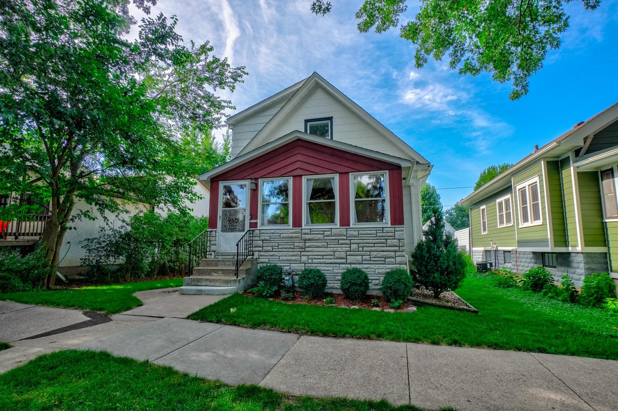 950 Juno Ave-4.jpg
