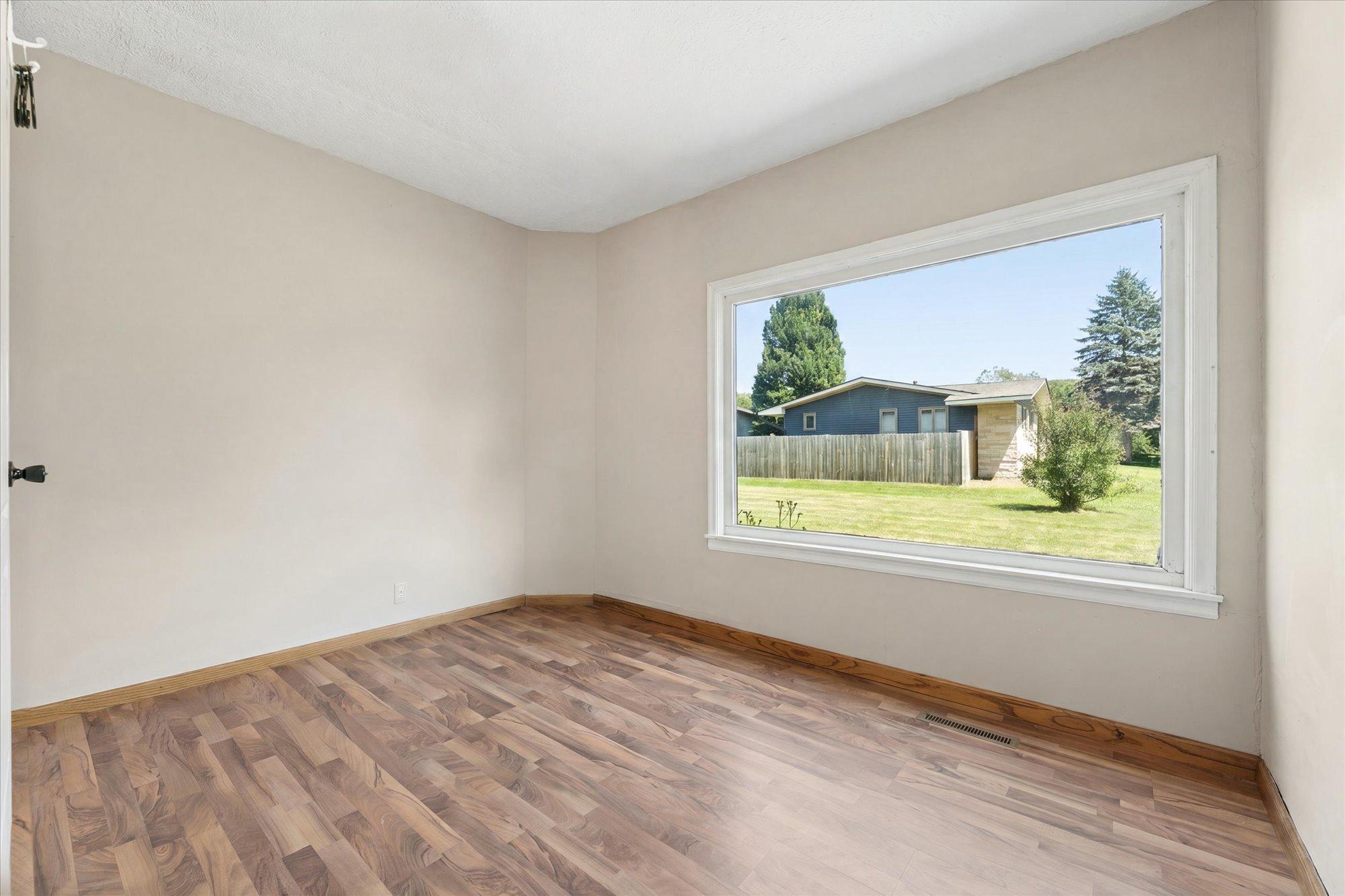 Bonus room- use as a office/den or maybe another bedroom