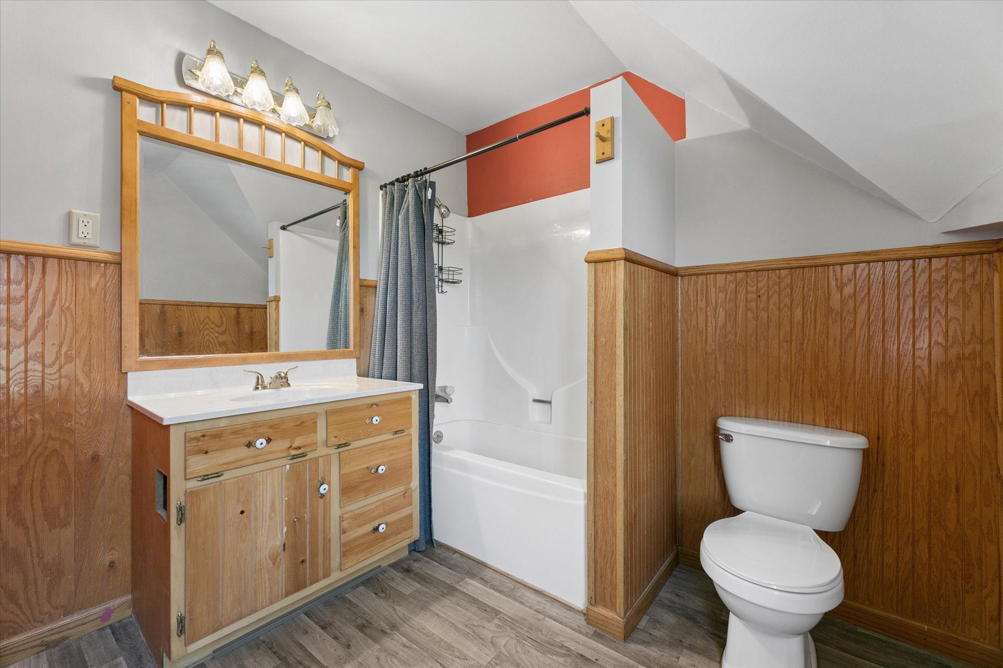 Uppper level Bathroom