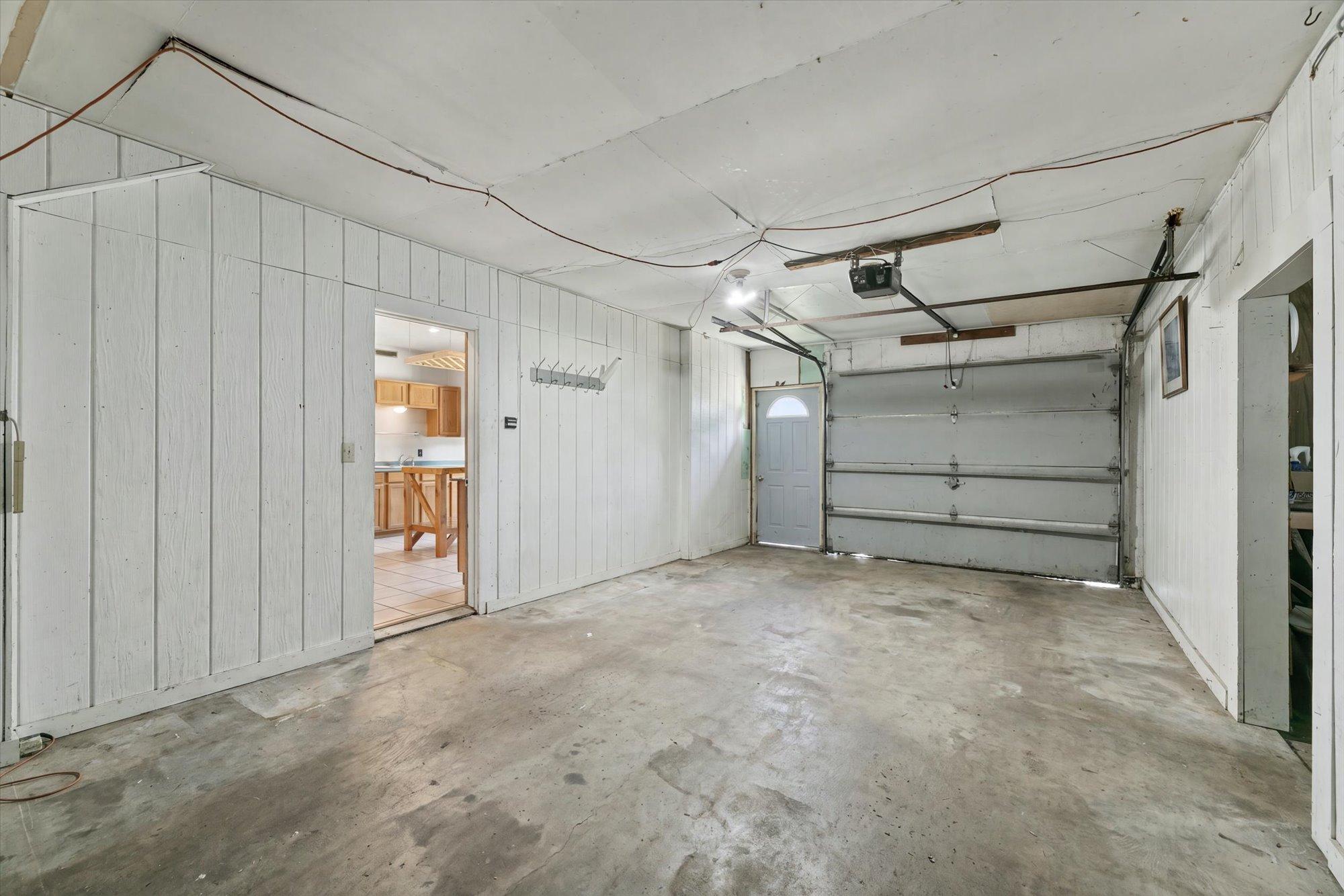 One stall garage