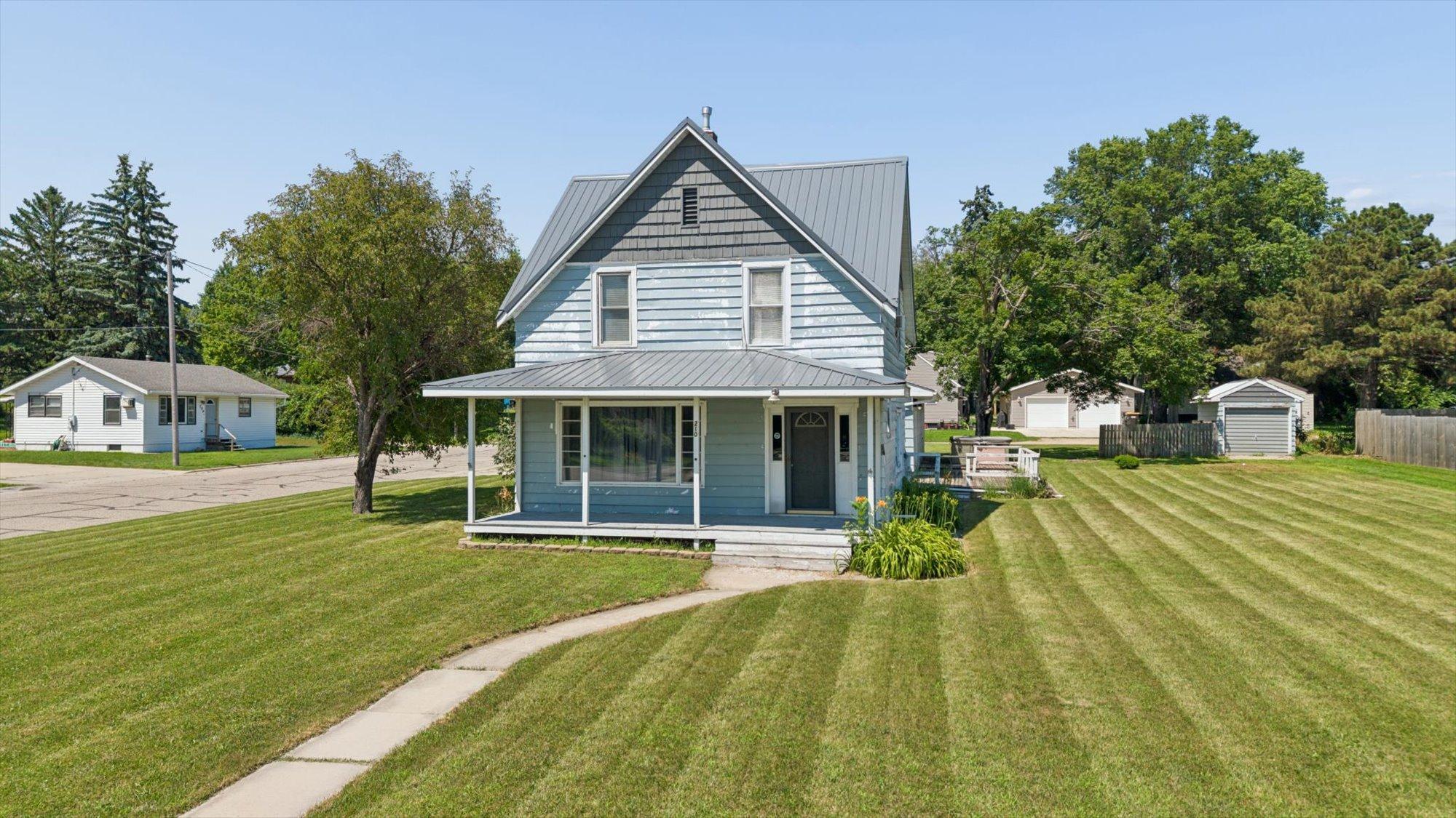 Wonderful covered front porch