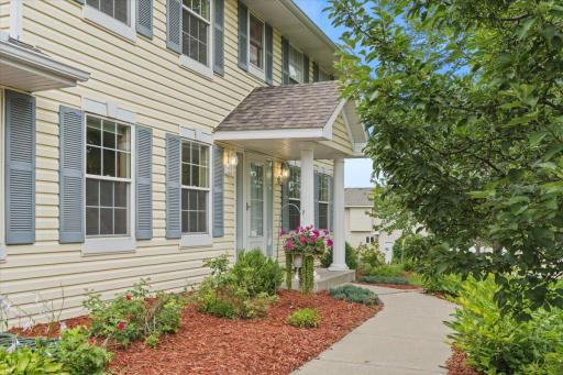 931 Sterling Street S, Maplewood, MN 55119