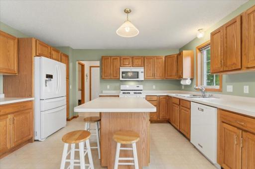 931 Sterling Street S, Maplewood, MN 55119