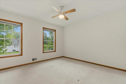 931 Sterling Street S, Maplewood, MN 55119