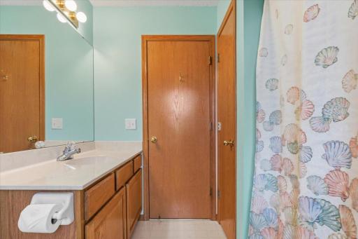931 Sterling Street S, Maplewood, MN 55119