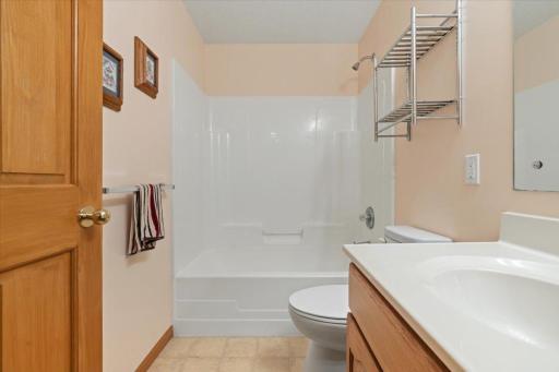 931 Sterling Street S, Maplewood, MN 55119