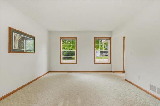 931 Sterling Street S, Maplewood, MN 55119